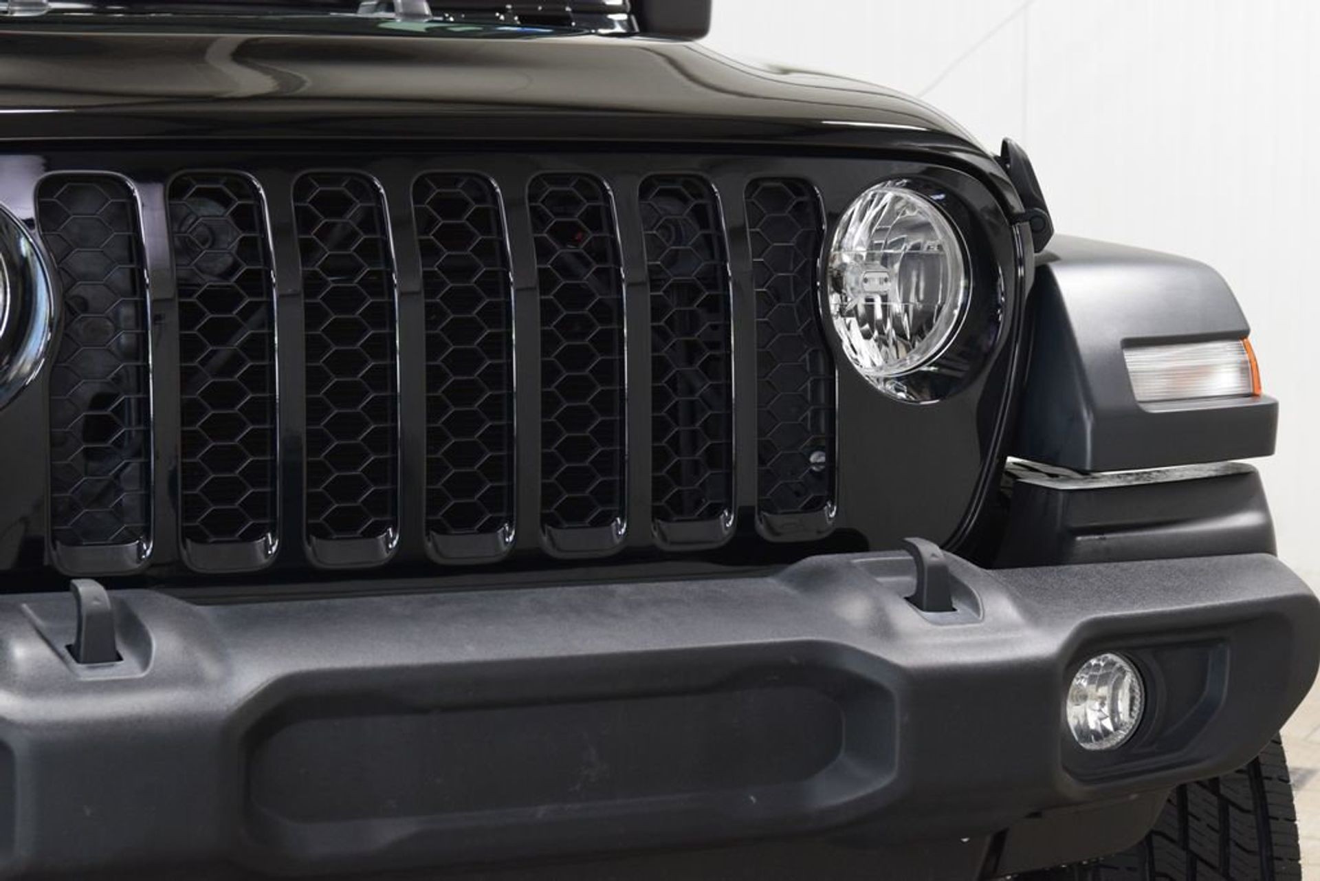 2024 Jeep Wrangler Sport — photo 4