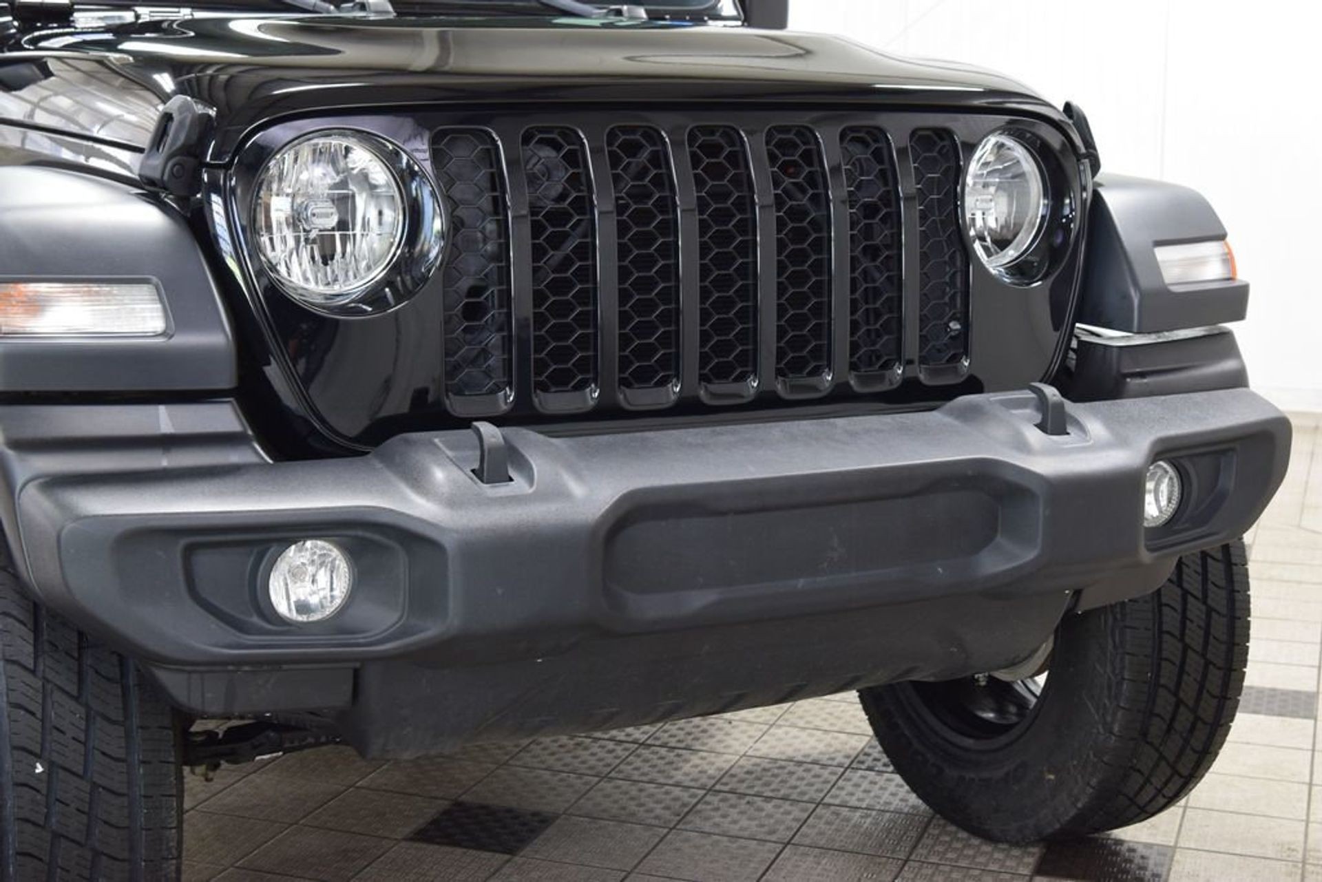 2024 Jeep Wrangler Sport — photo 6