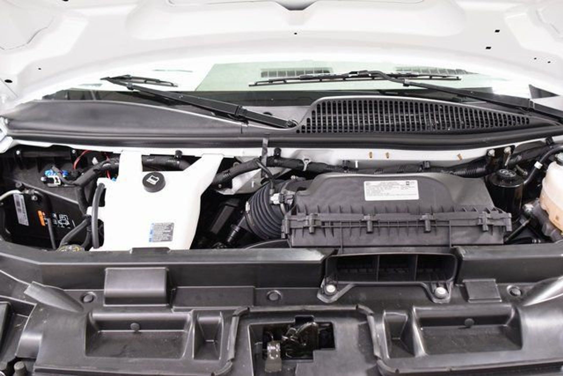 2025 Chevrolet Express 4500 Cutaway — photo 12