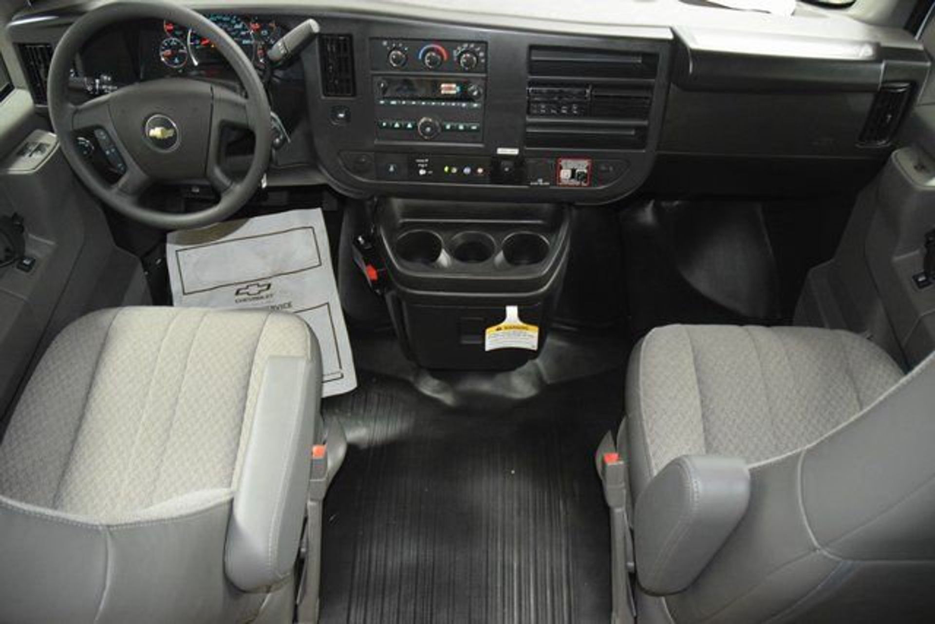 2025 Chevrolet Express 4500 Cutaway — photo 13
