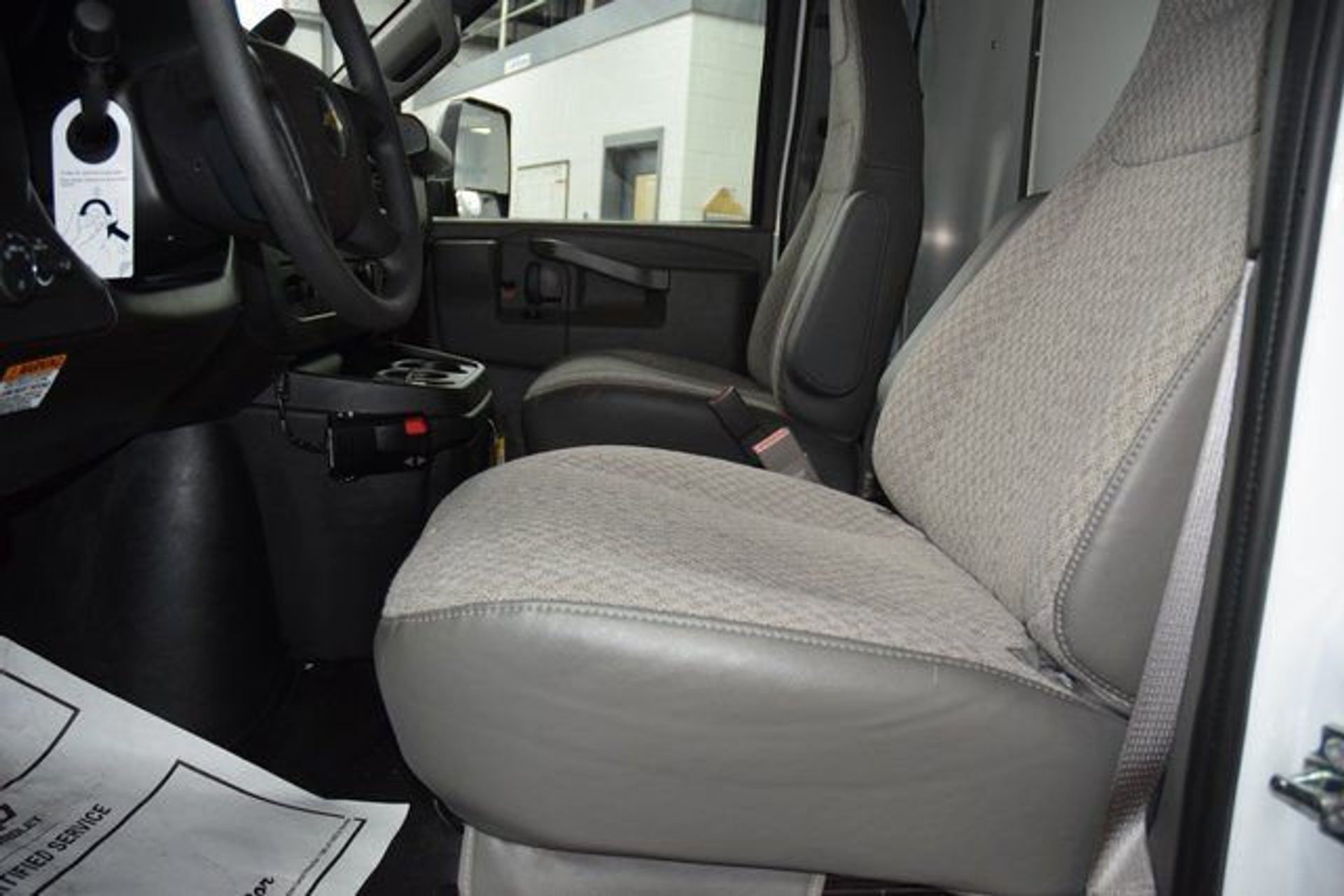 2025 Chevrolet Express 4500 Cutaway — photo 21