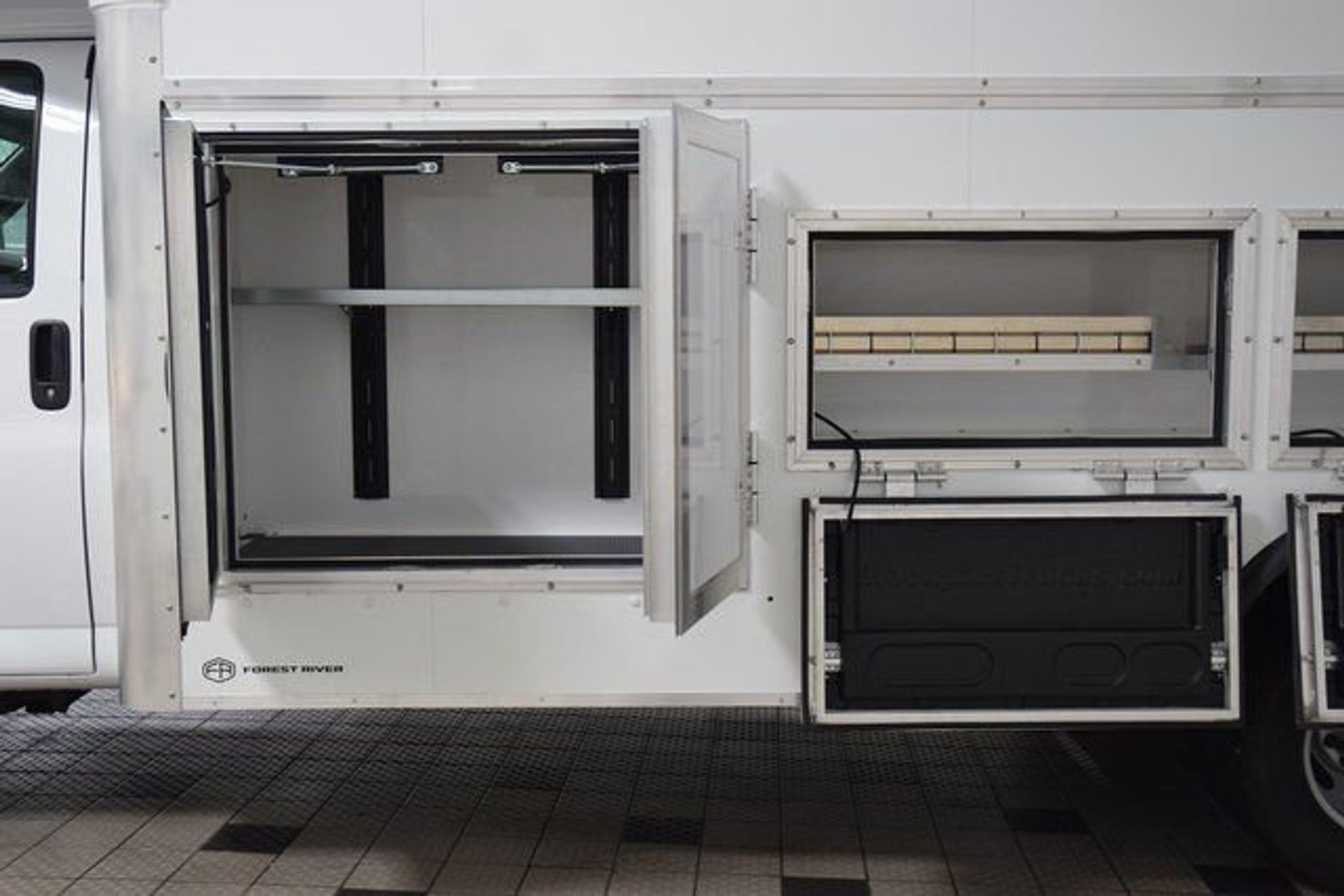 2025 Chevrolet Express 4500 Cutaway — photo 28