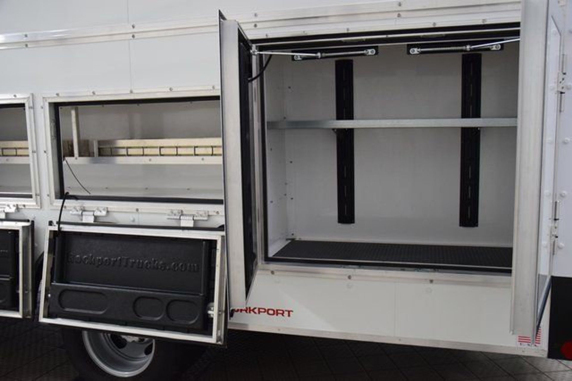 2025 Chevrolet Express 4500 Cutaway — photo 29