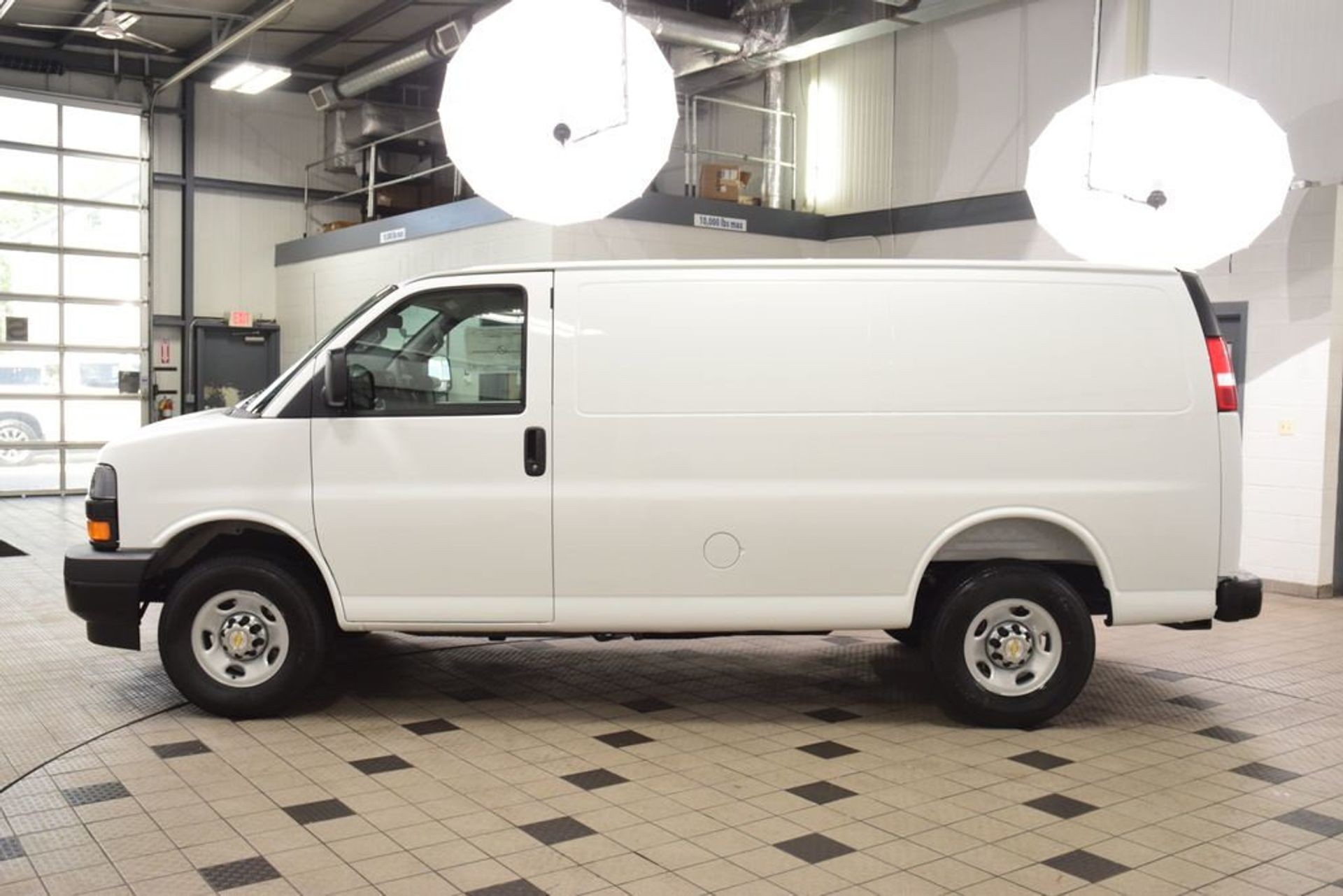 2026 Chevrolet Express 2500 Cargo Van — photo 1
