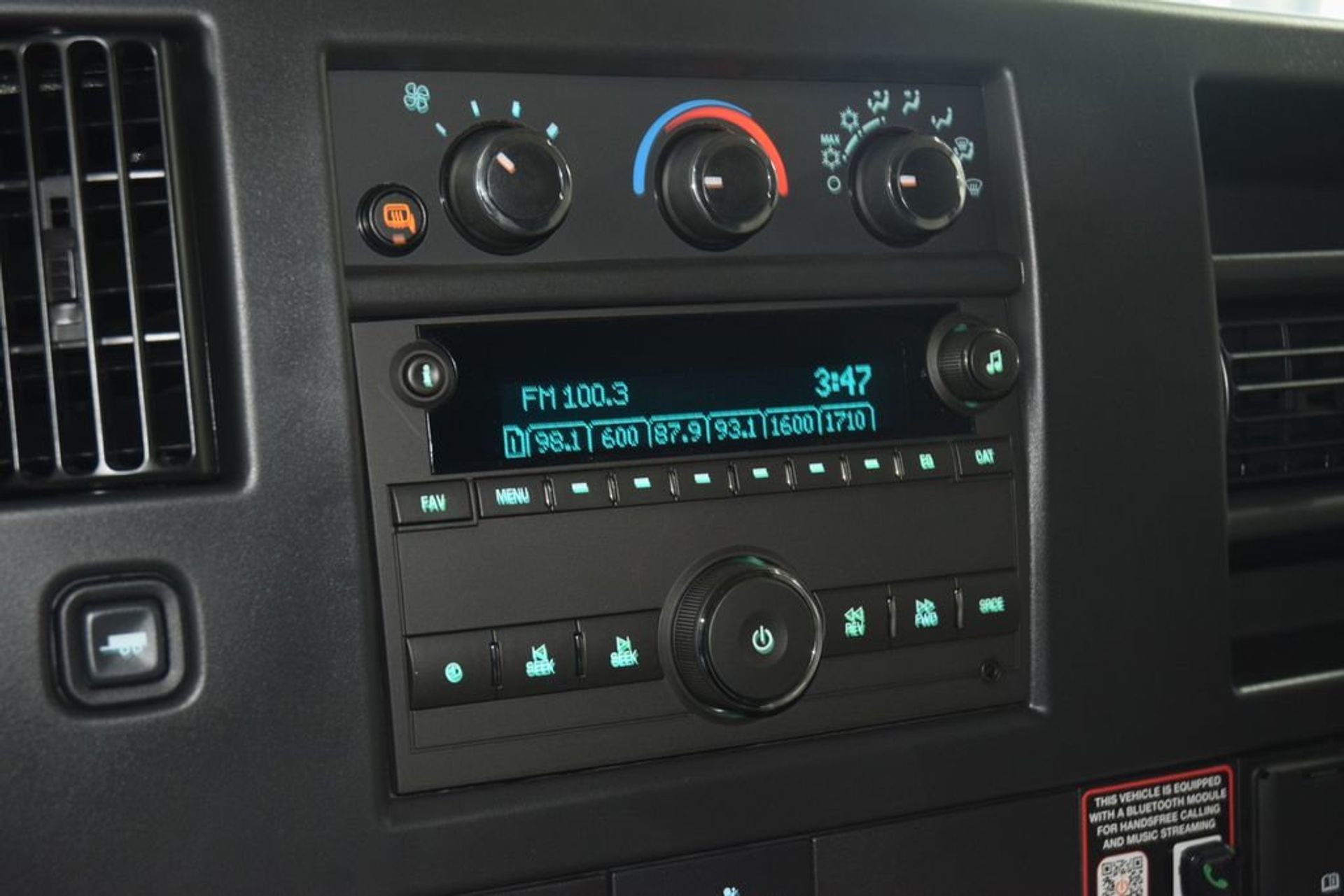 2026 Chevrolet Express 2500 Cargo Van — photo 15
