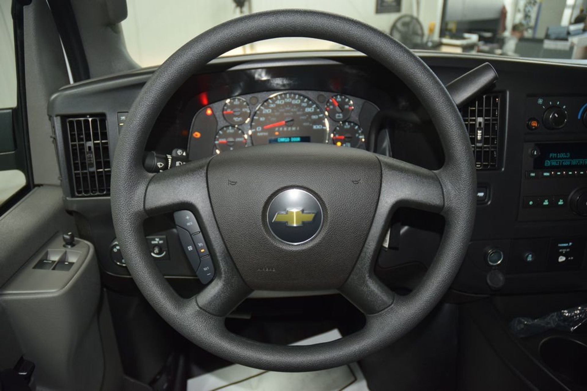 2026 Chevrolet Express 2500 Cargo Van — photo 18