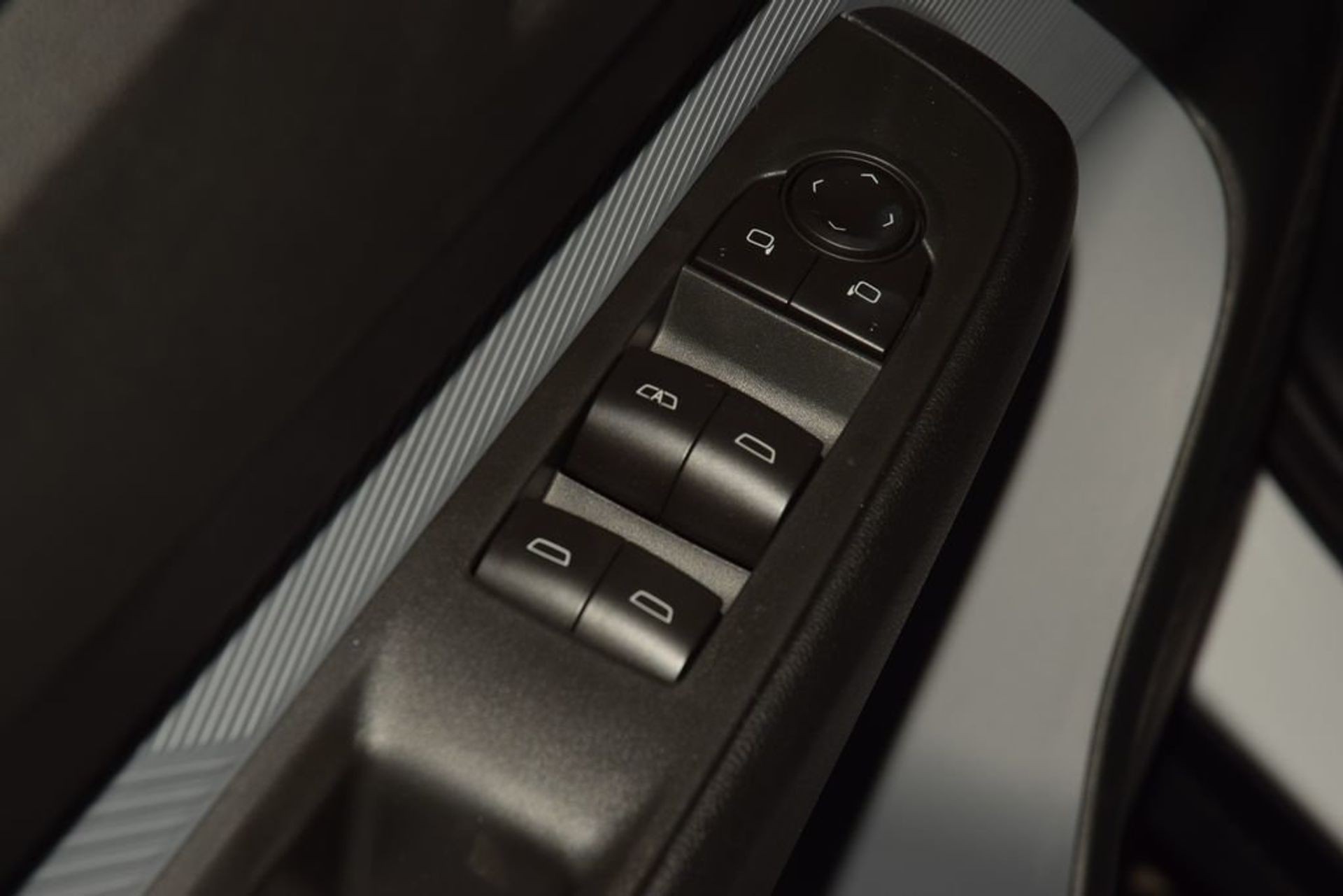 2027 Chevrolet Bolt LT — photo 28