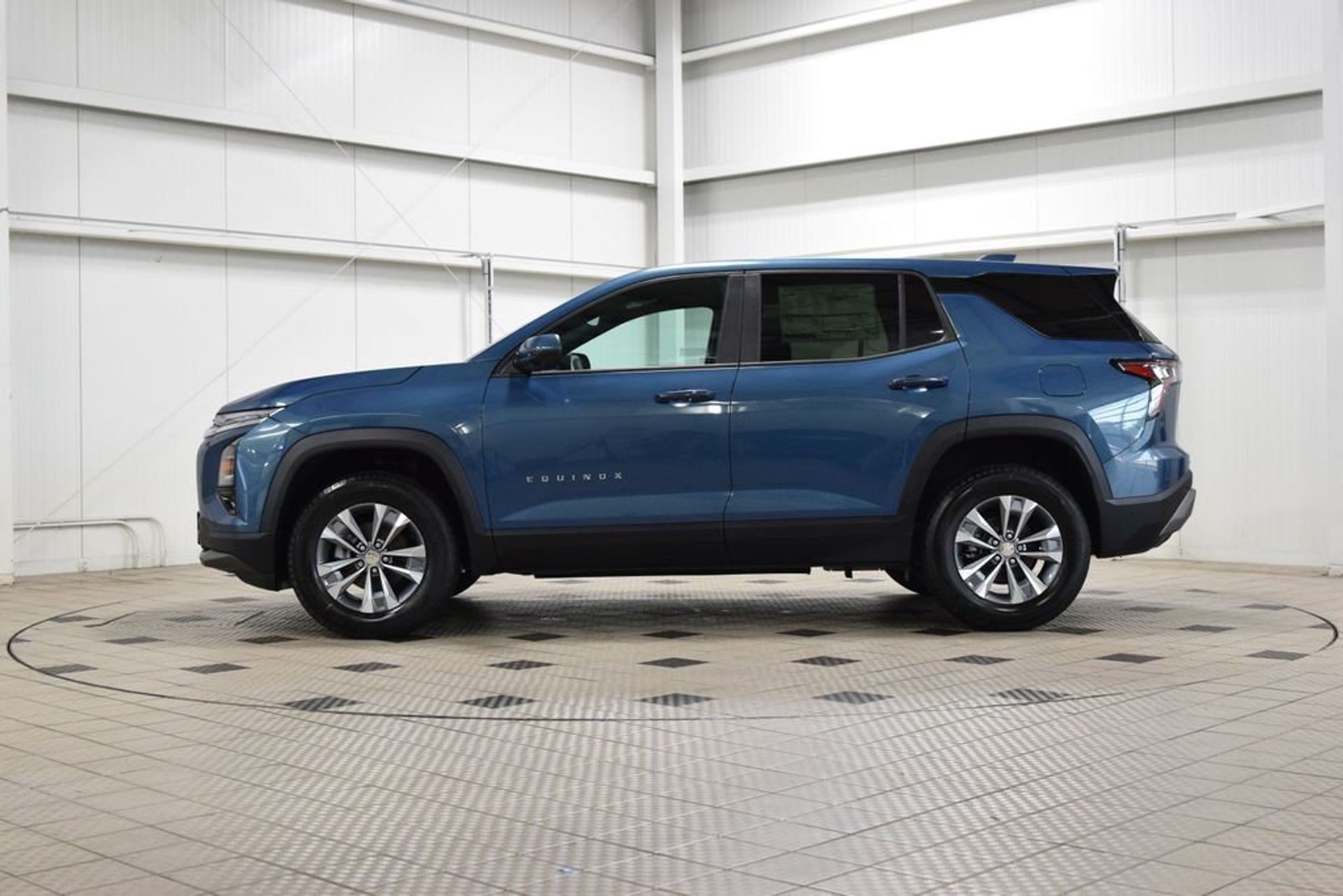 2027 Chevrolet Equinox LT — photo 1