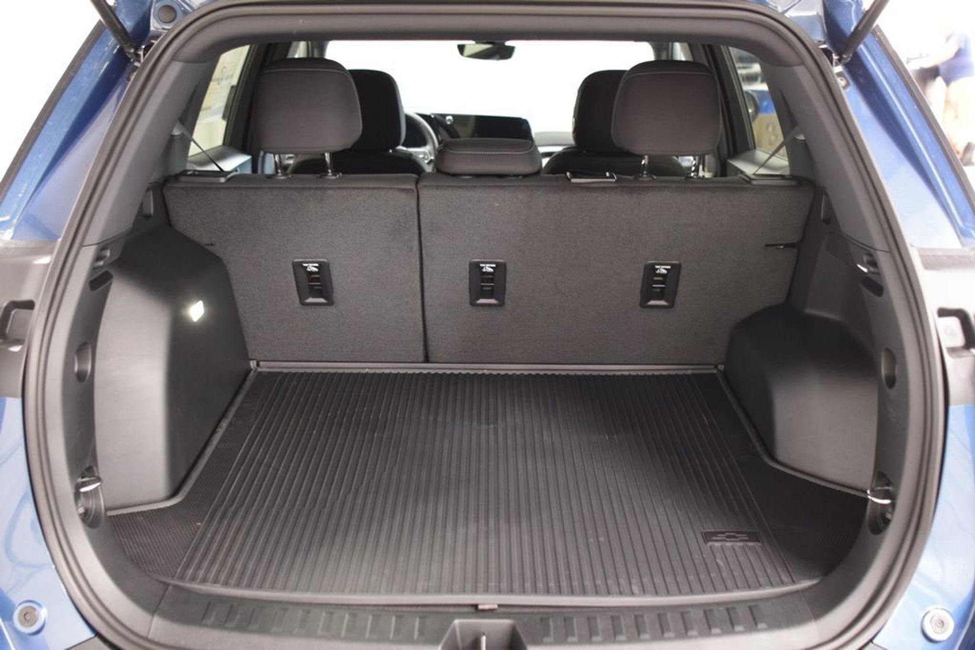 2027 Chevrolet Equinox LT — photo 12