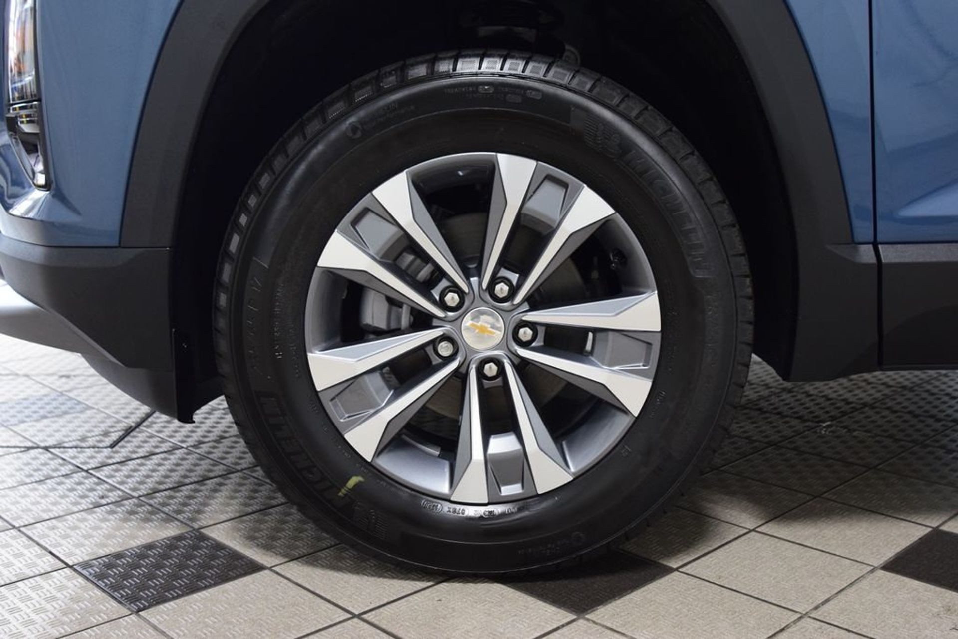 2027 Chevrolet Equinox LT — photo 14