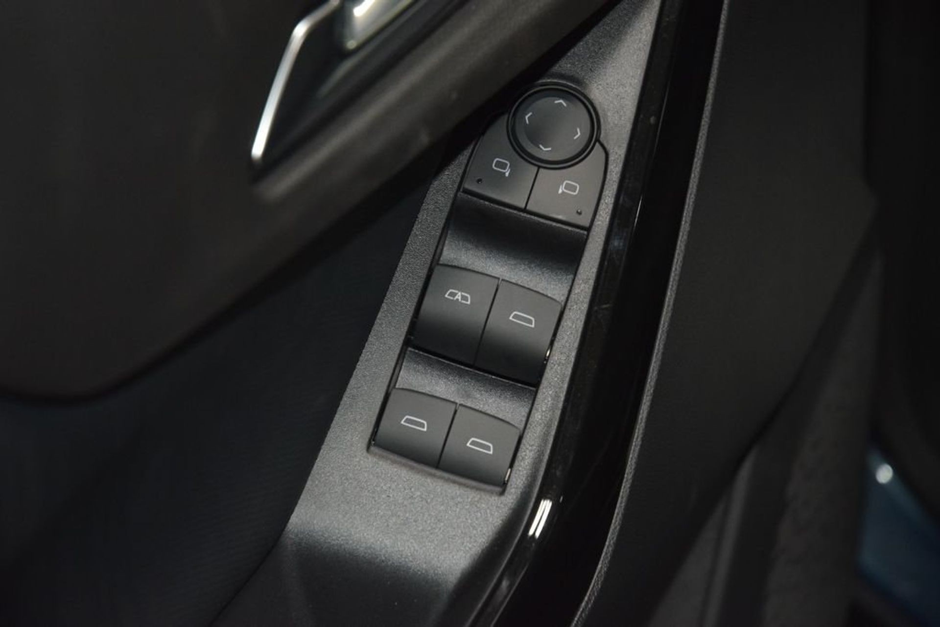 2027 Chevrolet Equinox LT — photo 32