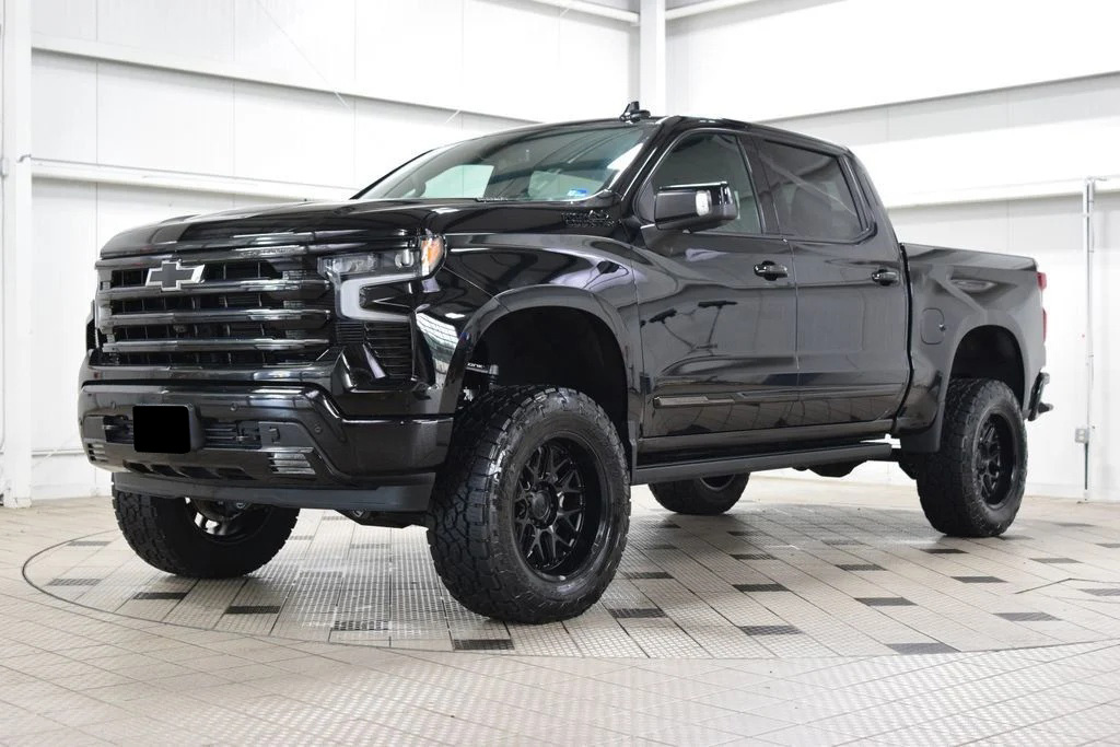 2025 Chevrolet Silverado 1500 — photo 2