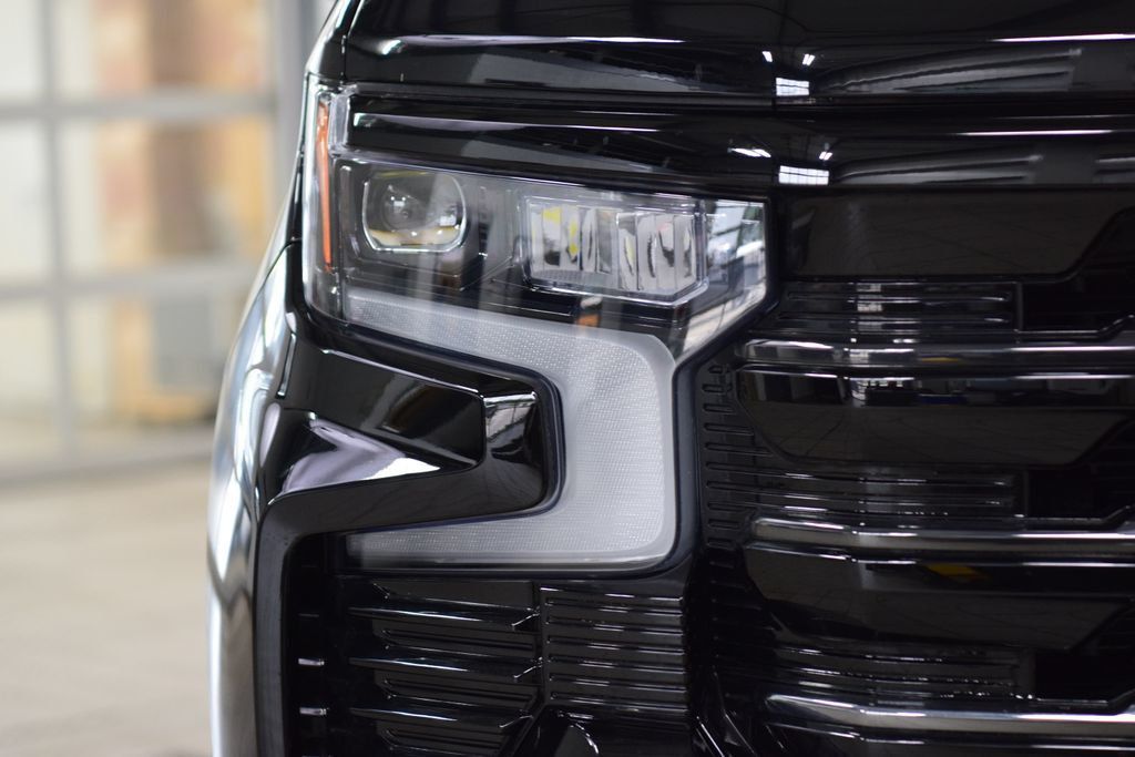 2025 Chevrolet Silverado 1500 — photo 9